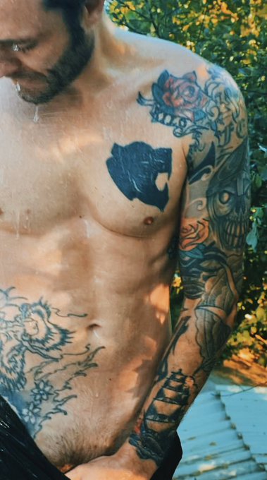 Nettoyage de printemps 🧹 💦💦  #CleanUp #body #gay #summer https://t.co/LhLaLmm14J<a href="/tag/cleanup"class="tags">#CleanUp</a><a href="/tag/body"class="tags">#body</a><a href="/tag/gay"class="tags">#gay</a><a href="/tag/summer"class="tags"><span>#summer</span></a>