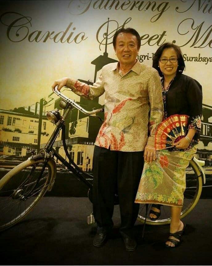 Amanda010206's tweet photo. Pasangan suami istri Dr *Boedi Harsono* dan dr *Theresia Muktiwidjojo* akhirnya Menyerah dengan Covid19. Dr boedi yg meninggal beberapa waktu lalu _18 mei 2020,_ dan *hari ini dr Theresia*  _istri tercinta menyusul suaminya_ karena covid19 . Selamat jalan pahlawanku..😩😩😥😫😪😪 https://t.co/kjYabJ6HuW