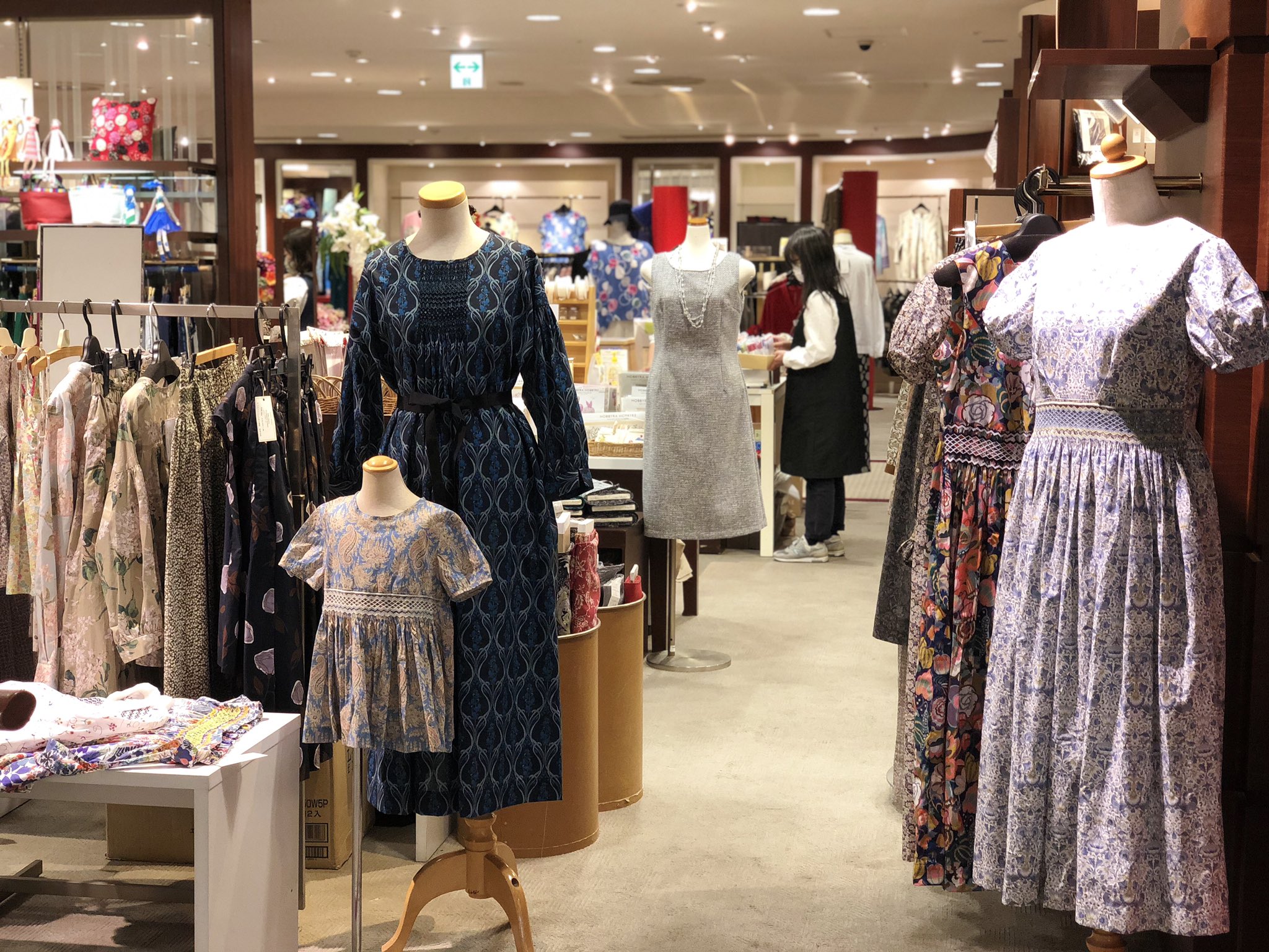ハンドメイド Little One ステラの仕立屋さん 内では Atelier Family さん リバティ生地を使用して素敵なブラウス スカート ワンピースを作成されています Chikutaku Harada さん ミシン刺繍でオリジナル のアクセサリーを作成されています