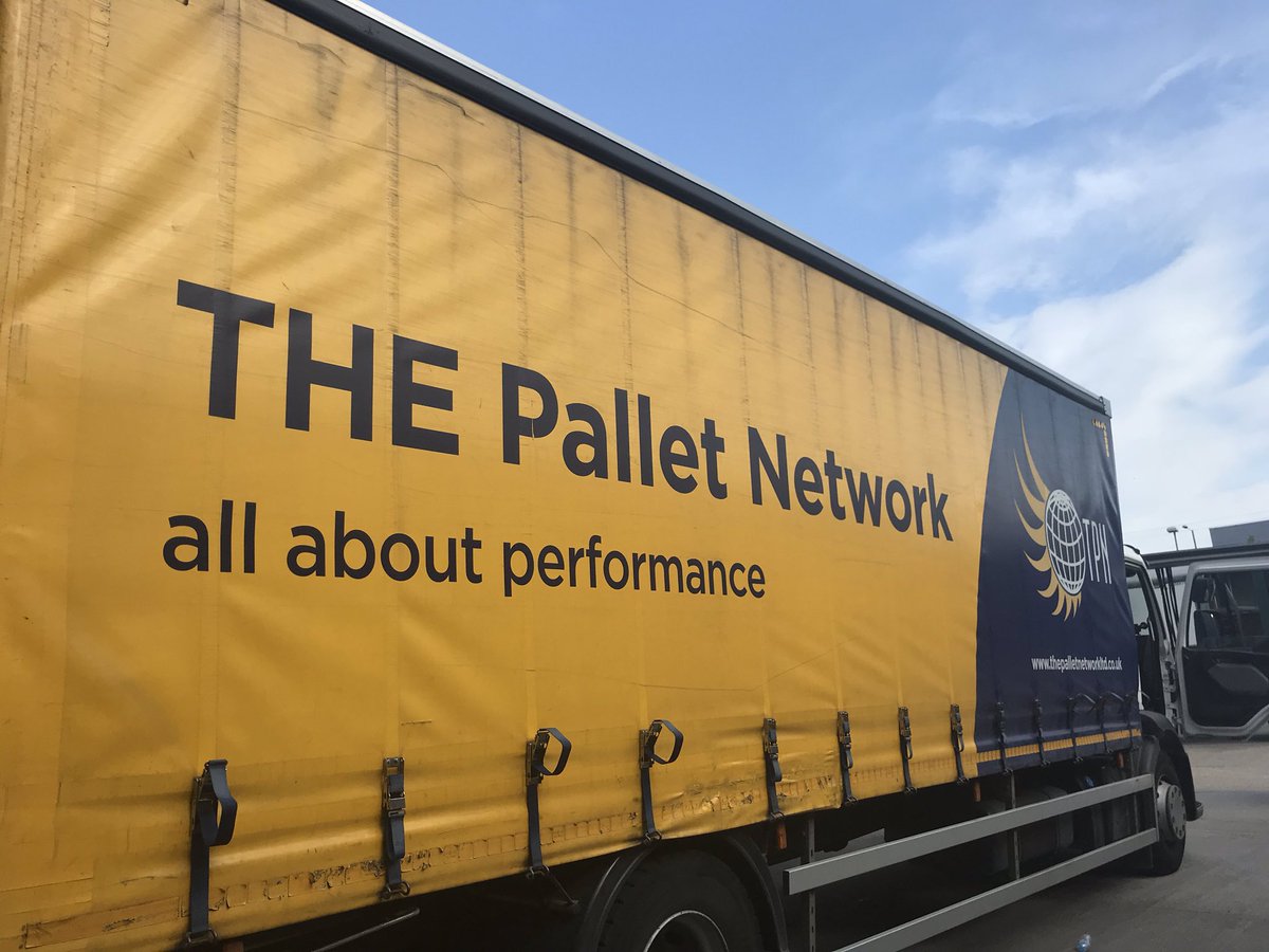 <a href="/OC_AutoServices/">Oily Coyley Auto SVS</a> onsite taillift and vehicle repairs for <a href="/OurTPN/">THE Pallet Network</a> today. 10am deliveries will be on time keeping all customers happy. #transport #StayHome #haulage #customerservice #dagenham