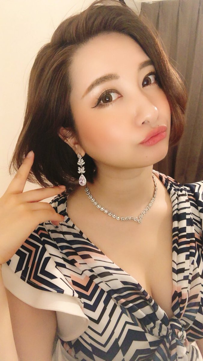 hinata25252's tweet photo. 今夜は20時から1時まで📸
あおいできることを楽しみにしております♡

詳細はこちら♡
https://t.co/jVq8BVaTxi
ご予約はスタッフLINEまで📲
https://t.co/lRox31NrWN

#zoom飲み会 #ズムキャバ #在宅勤務 #オンラインキャバクラ #ありがとう https://t.co/2bIDc5ubNw