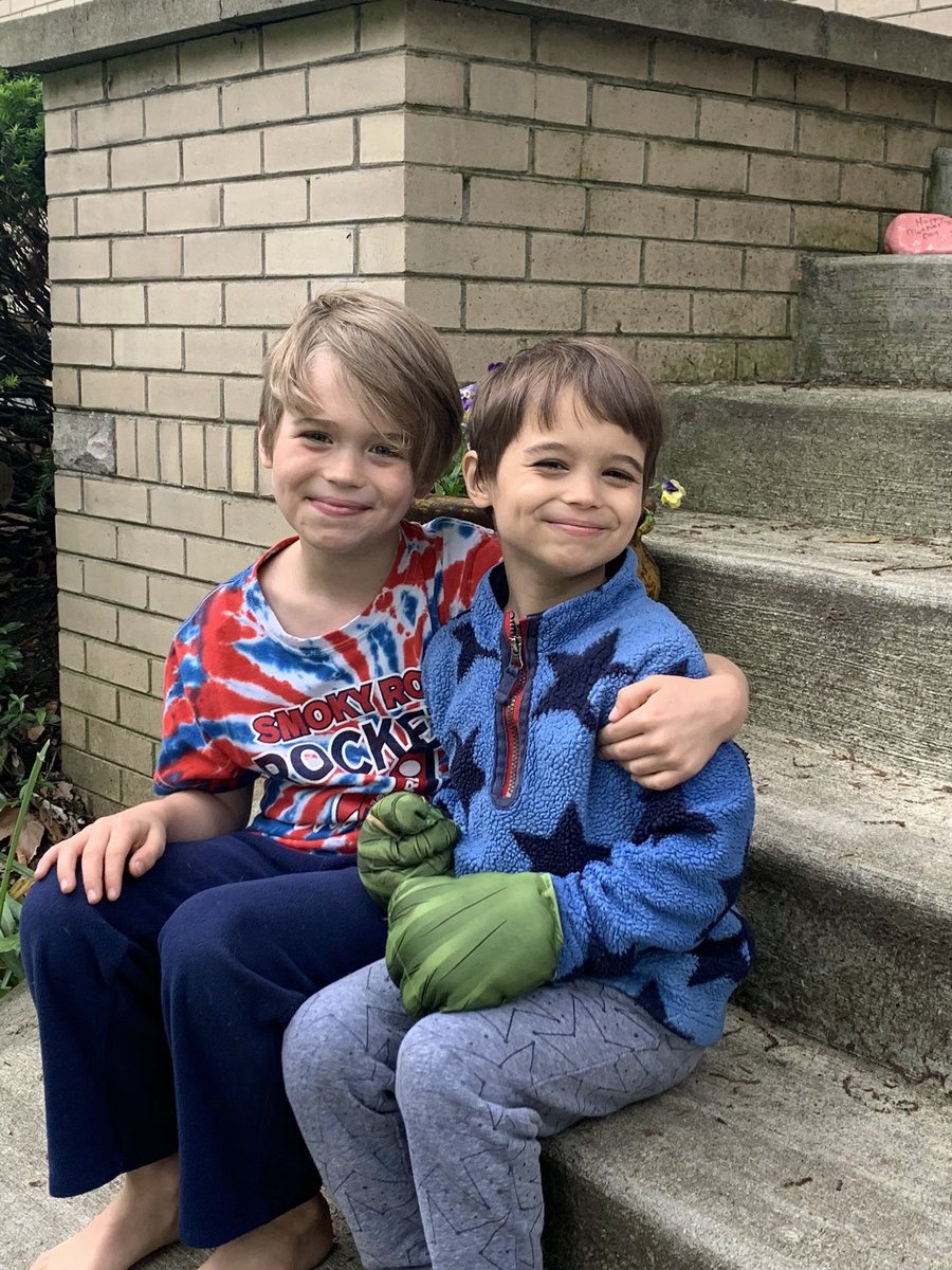 julie_musgrave's tweet photo. Last day of school @SmokyRow1 @myccs @MrsSelvio_SRE #smokyrowathome #ccscares https://t.co/rEAUlORZ4D