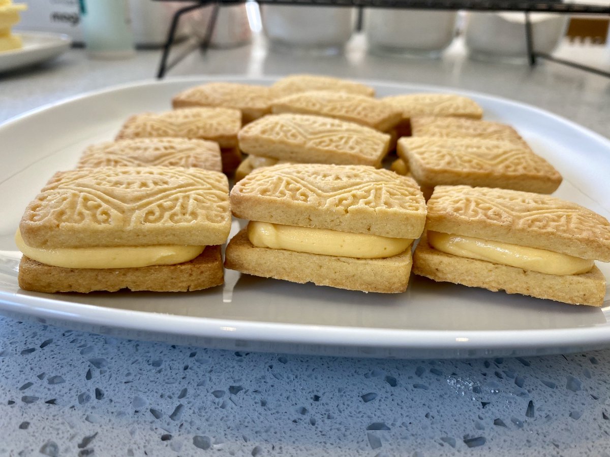 DrSdeG's tweet image. Well making these was one of the most fun things for this week!! They taste way nicer than the real thing and that never happens!! 
Cutters from @dexamint