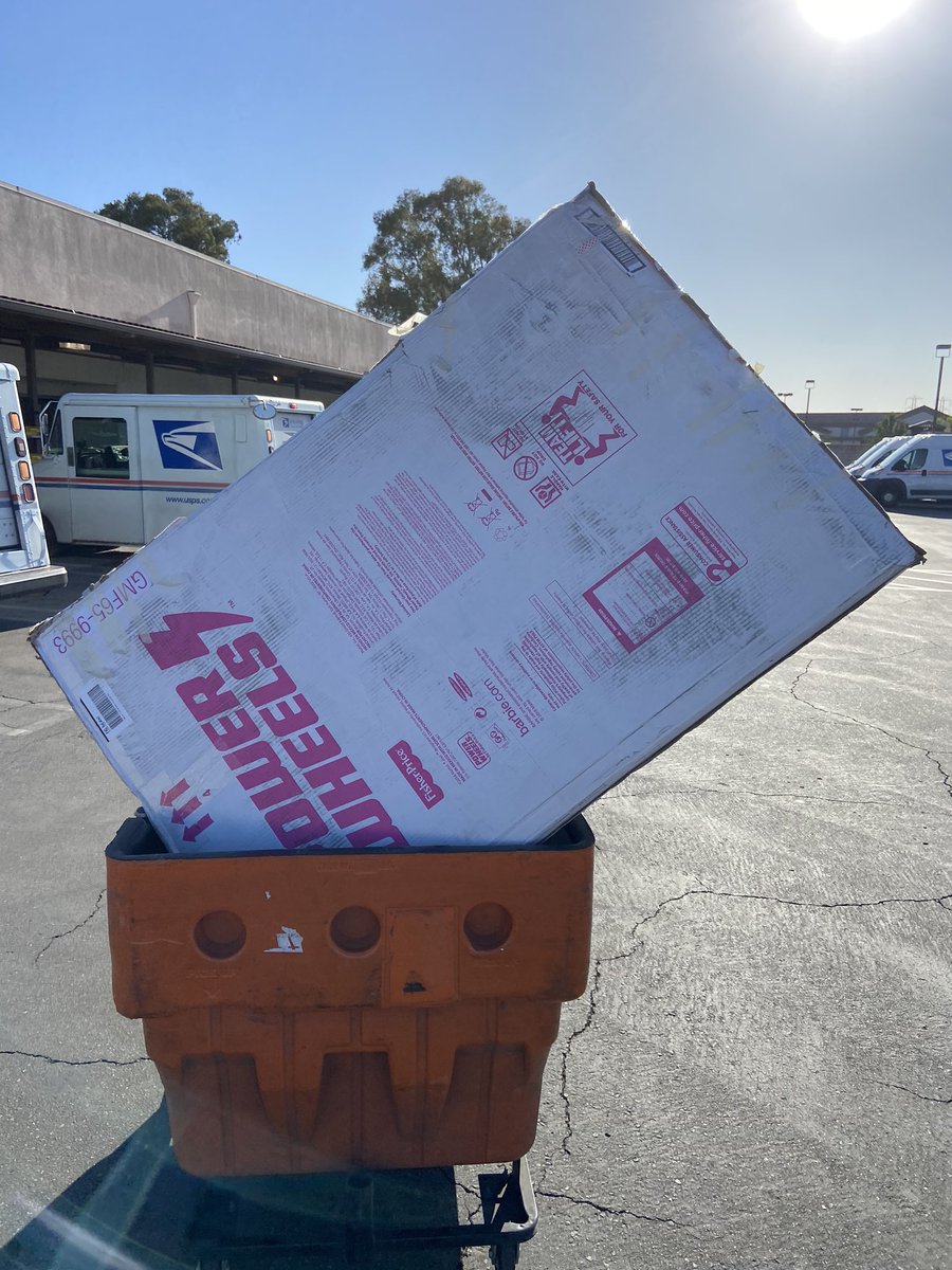 DemonOfSaints32's tweet image. I was asked to help someone get a package out of their truck I went to be a gentlemen for the 4ft small size woman .....I still wonder how she even got it into her truck in the first place to bring to the office. #postofficeproblems