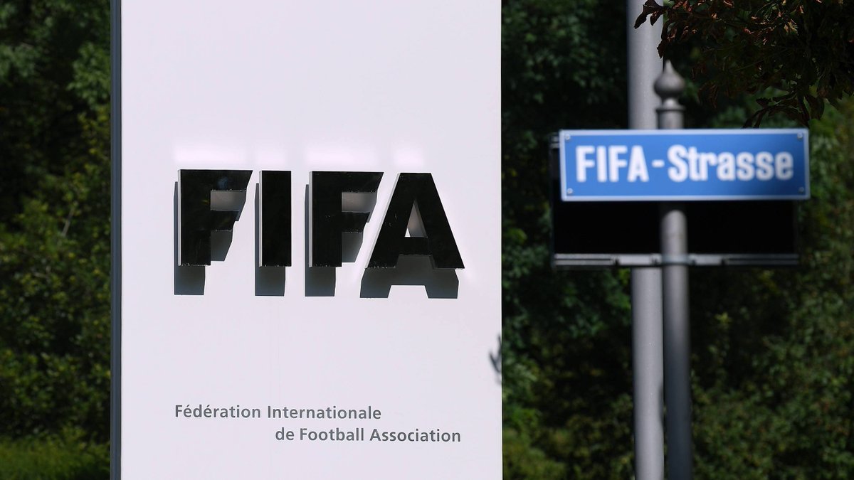 fifacom_es's tweet photo. Feliz cumpleaños para... 

¡Nosotros mismos! 🎂

#UnDíaComoHoy, pero de 1904, nacía la FIFA⚽️🌍🌎🌏 https://t.co/2a98U9xXGr