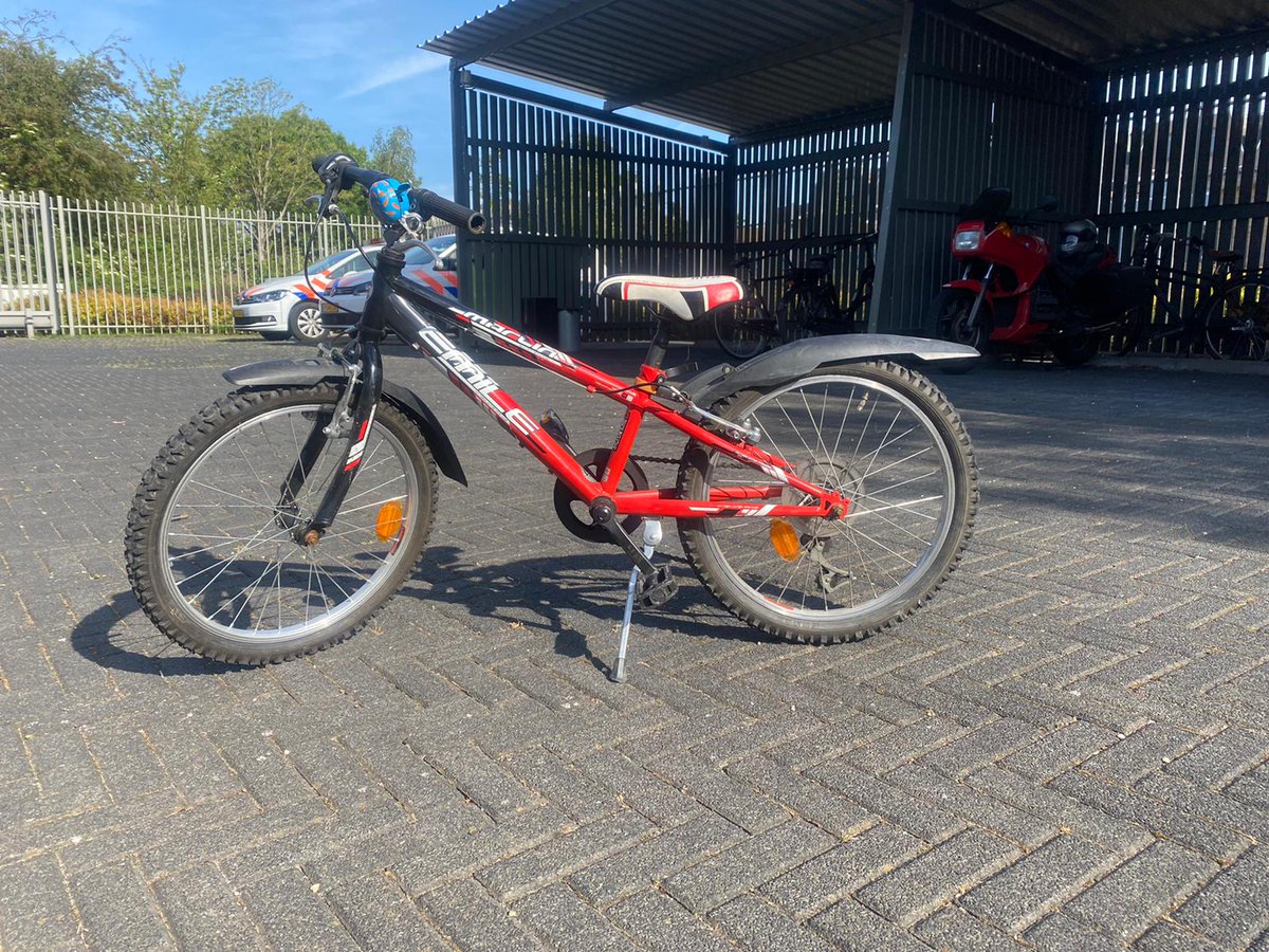 Kinderfietsje onbeheerd achtergelaten in Berkel en Rodenrijs. Wie mist zijn / haar fiets? 

^EN
