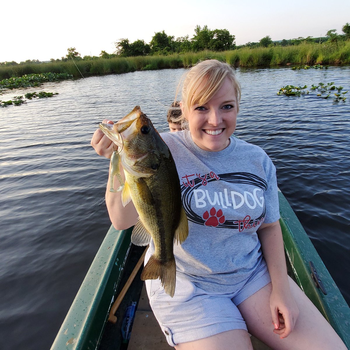 Gotta a keeper.....oh and @tenille.bill too

#fishingadventures #pesca #creekfishing #fishingdaily #fishingisdope #fishinglife #fishing #pondfishing #googansquad #topwaterfishing #topwaterbassfishing #summerfishing #fishinglife #fishingseason #fishingfamily #angler #fishingtime