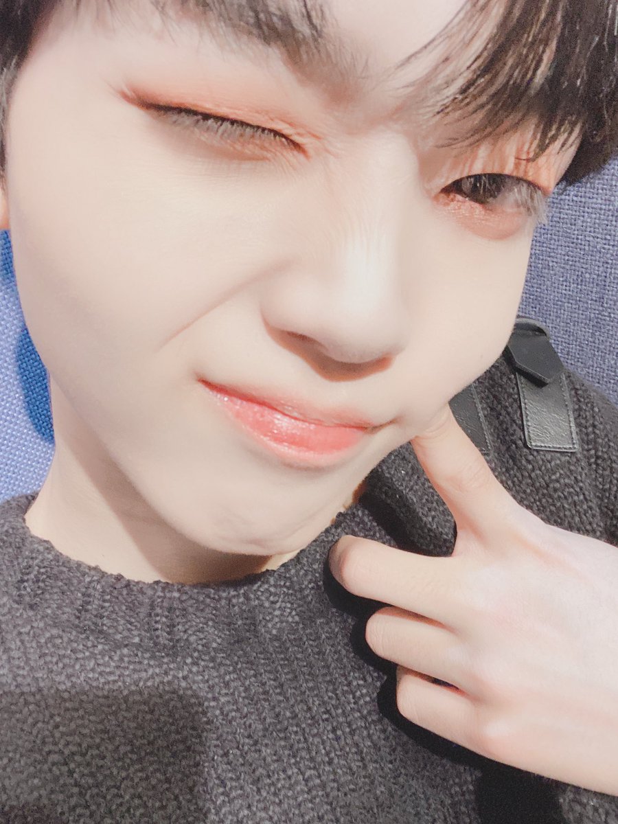 CRAVITY_twt's tweet photo. 오늘의 엠카 ���시기 선창!
전 지금 크래비티 비하인드 영상보는 중이에요 ㅎㅎㅎ
재밌네용ㅋㅋㅋㅎ
#크래비티 #엠카 #형준 #비하인드 https://t.co/TJ0lsYPW18