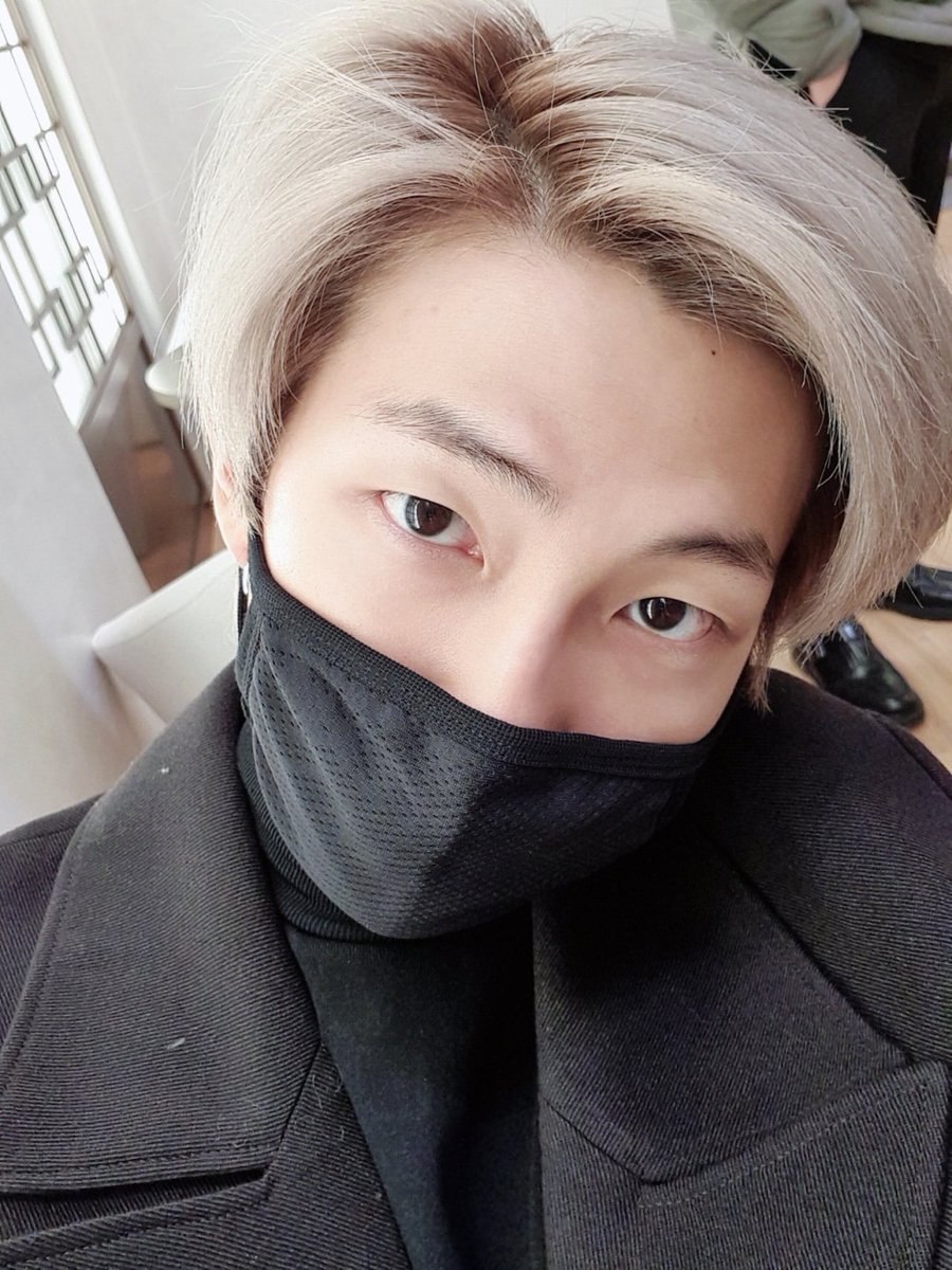 btschpl_T's tweet photo. @BTSchPL_board @BTS_twt Oh yesssss WBK with those strategic face masks - some day he will be comfortable enough to let us see 🧔 #beardtan
Til that day.....We wait. 👀 https://t.co/WWjzZak5Q7