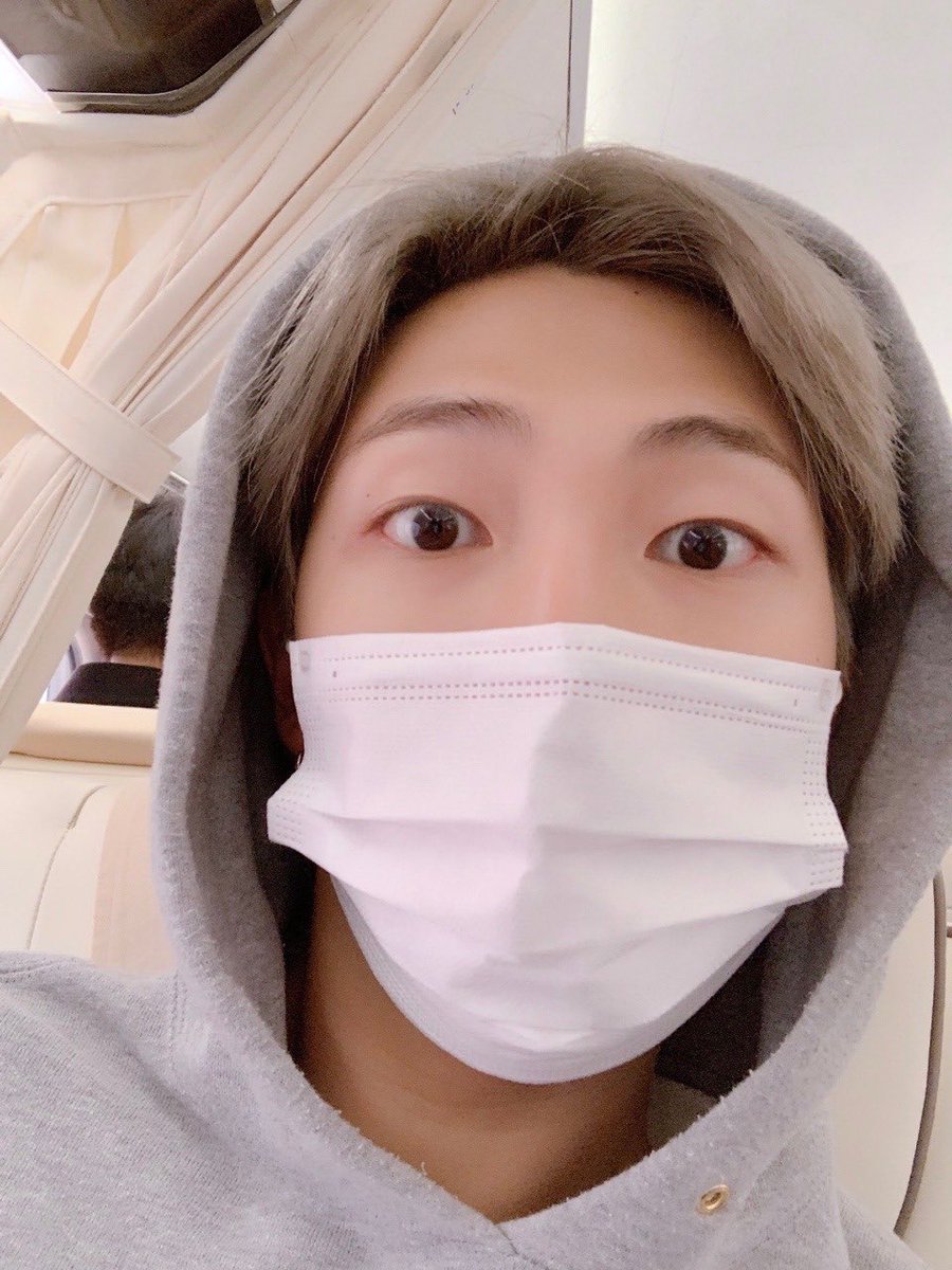 btschpl_T's tweet photo. @BTSchPL_board @BTS_twt Oh yesssss WBK with those strategic face masks - some day he will be comfortable enough to let us see 🧔 #beardtan
Til that day.....We wait. 👀 https://t.co/WWjzZak5Q7