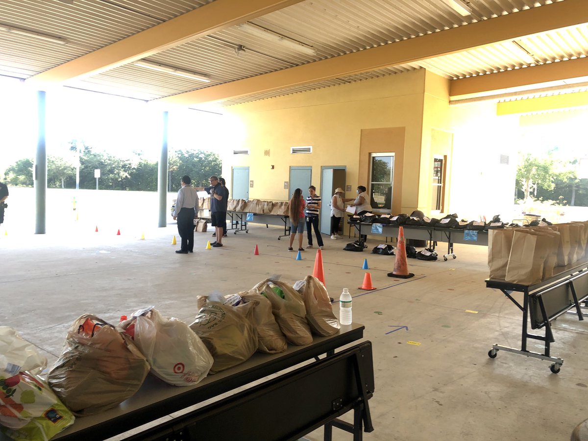 Westbrooke_OCPS's tweet photo. 3rd and 1st graders we are ready for pick ups today!
#WestbrookeES #OCPS #WestlearningCommunity https://t.co/v6Cdt4sTBm