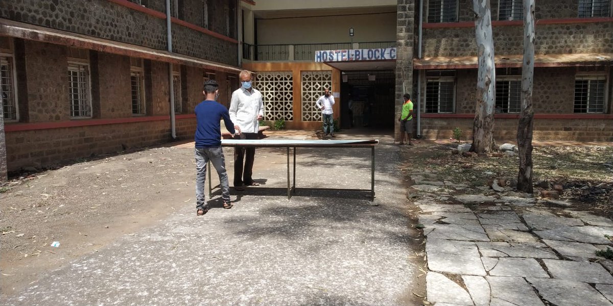 SukhayuAyush's tweet photo. Activists of Sukhayu Foundation &amp; RSS Janakalyan Samiti distributing Ayurvedic Kashay at various institutional quarantine centres in karad taluka.... @IgnitedMindsK 

#IndiaFightsCorona #IndiaFightsCOVID19 #AyurvedForAll https://t.co/C4rlQFzGyK