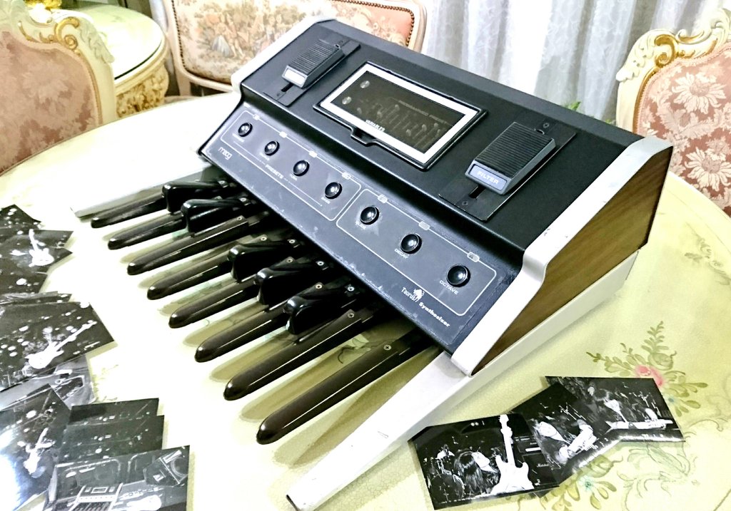 AtelierRococo's tweet photo. 大昔ステージでよく使った'70年代製 vintage synthesizer #MOOG #Taurus #Taurus1
懐かしいライヴ写真と共に
#TBT #ThrowbackThursday #ロココメモ https://t.co/ji4G3MOCng