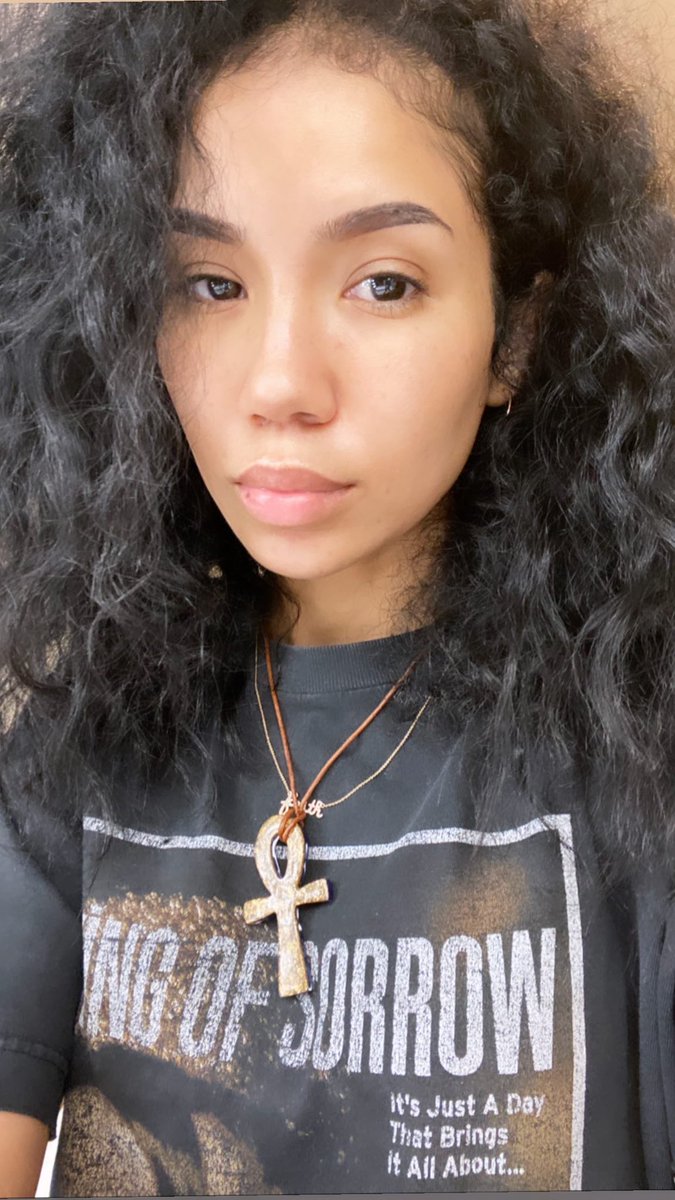 JheneAiko tweet picture