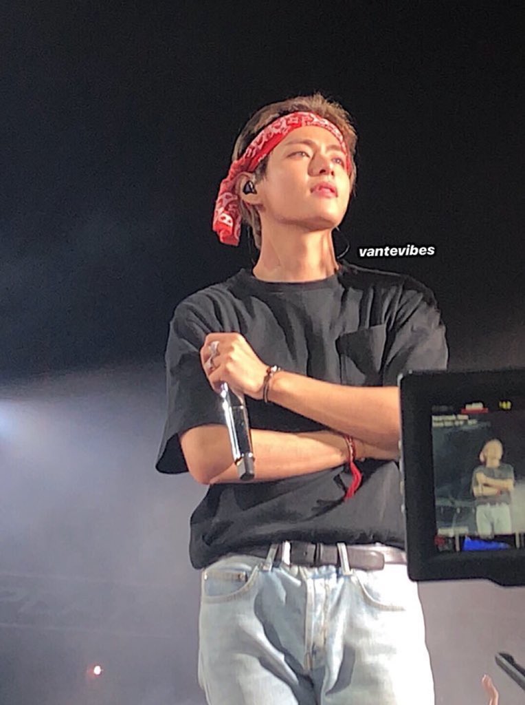 bestpromogems's tweet photo. the look on taehyung’s face whenever jimin’s sad or not in his best condition https://t.co/1BUAND4NUp