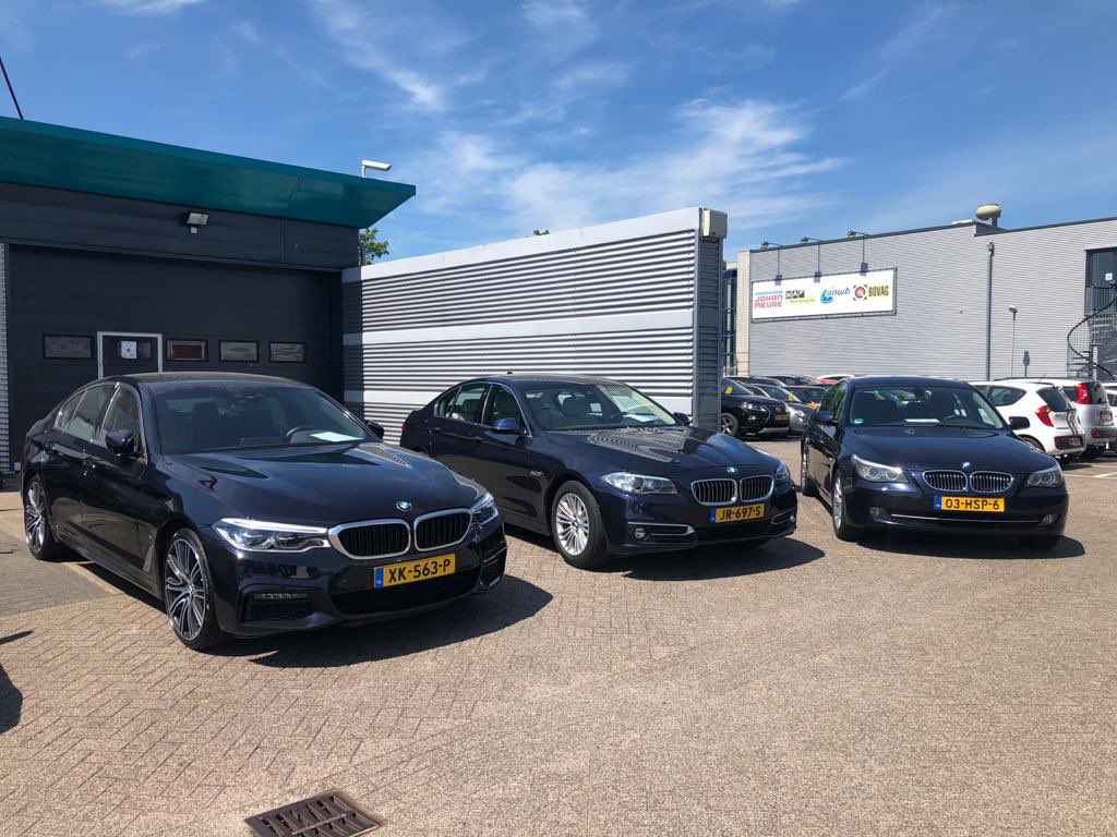 JohanMeure's tweet photo. Dat zie je niet vaak, 3 generaties van de BMW 5-serie naast elkaar. En ze zijn allemaal tijdloos, vind u niet? https://t.co/mXRVt1KBxL