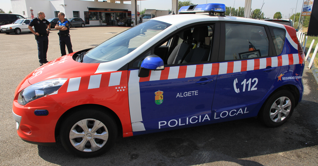 Aytodealgete's tweet photo. 👏👏👏 Gracias a Algete Fuel S.L., la gasolinera Repsol que abastece a los vehículos del Ayuntamiento de #Algete, por no cobrar el gasoíl de Policía Local y Protección Civil de los meses de marzo y abril https://t.co/LzDEpXaCZI