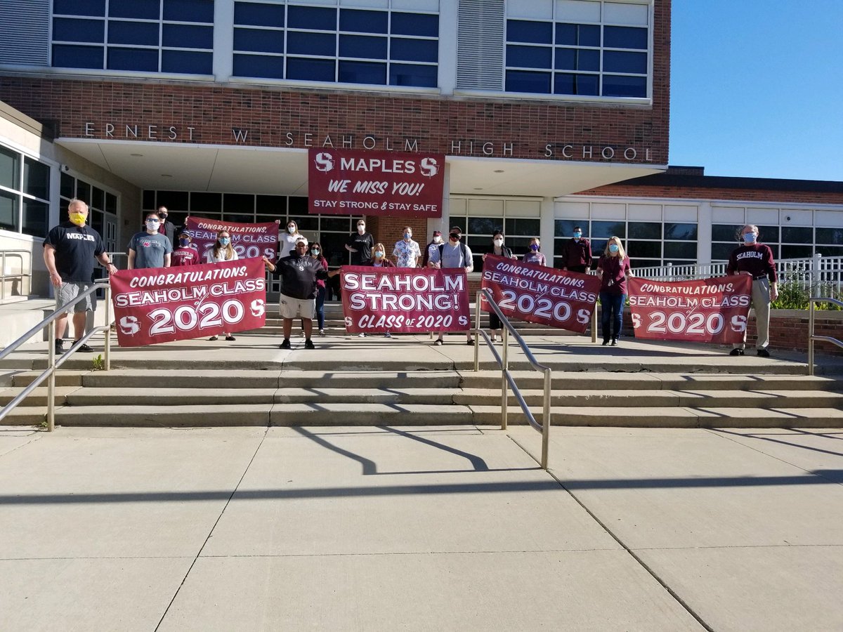 bcs_drhakim's tweet image. Operation Senior Graduation Bag Delivery! #MapleStrong