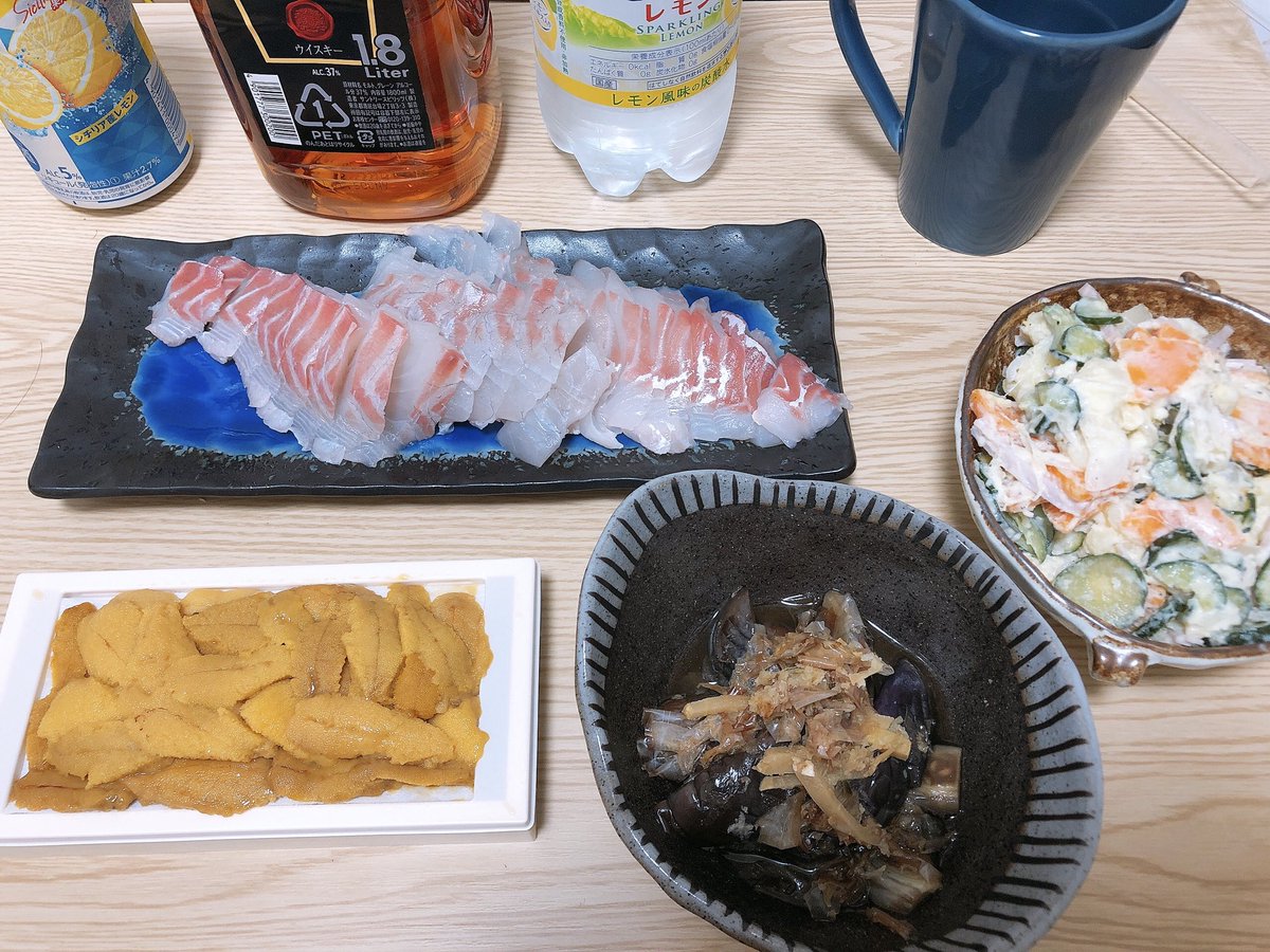 hamachanz_enren's tweet photo. 本日はエビちゃん居酒屋

・ポテサラ
・ナスの煮浸し
・真鯛
・ウニ

ぜーんぶエビちゃんの手作り💓💓💓嘘
＃おうちごはん
＃おうち居酒屋 https://t.co/AWsUwM9w7L