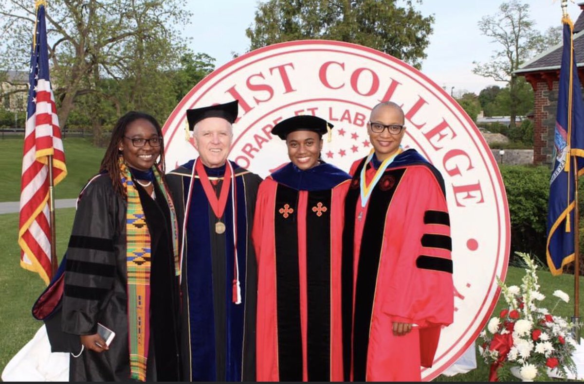 Scheeatow's tweet photo. 4 years ago with my scholar sisters! #GraduationFlashback @Marist #memories #mycommunity #sisterTribe https://t.co/sJNp3AGq3P