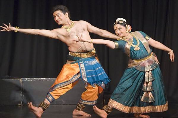 11. The Khechara Academy of Bharatanatyam was set up in Bangalore in 1994 by the husband-wife duo Shridhar and Anuradha, who trained in the Kalakshetra style under MR Krishnamurthy. Shridhar, a.k.a Ramanathan from 'Manichitrathazhu', demonstrated his skills in 'Oru Murai'.