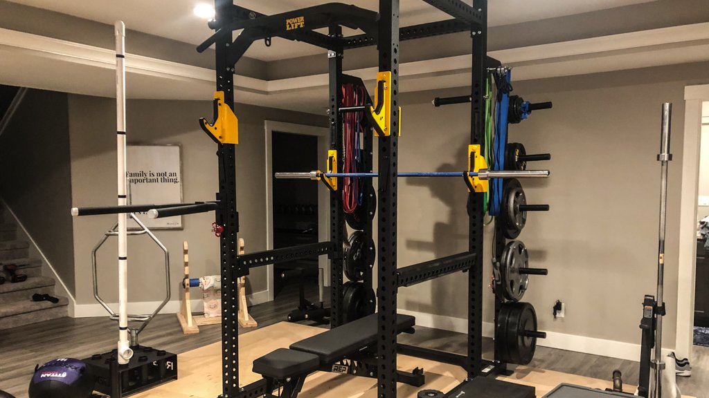 🏈An NFL offensive lineman with the Detroit Lions chose our 9' 3x3 Power Rack to complete his home gym setup.
#PowerLiftProud #NFL #Homegym