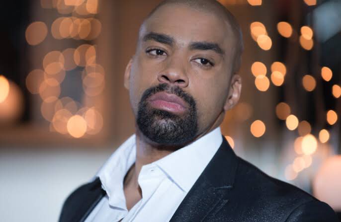 PhilMphela's tweet image. TV: Shona Ferguson leaves #TheQueenMzansi 

Shona has dropped Jerry and thus exit the show as a cast member. 

He will now take the reins as a director on the show.