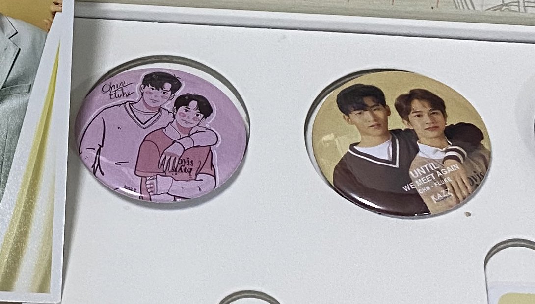 NokK_KL's tweet photo. เข็มกลัด มี 2 แบบ ใครจะเอาอันไหนคือเลือกแบบมาเลยนะคะ https://t.co/aXvcMyJD4G