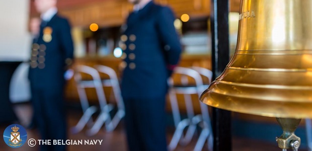 De scheepsbel van de M924 Primula, die tijdens een onderhoudsperiode van het schip in Willebroek verbleef, werd op woensdag 20 mei opnieuw overhandigd aan haar bemanning. <a href="/EddyBevers/">Eddy Bevers</a> #willebroek radioreflex.be/2020/05/21/wil…