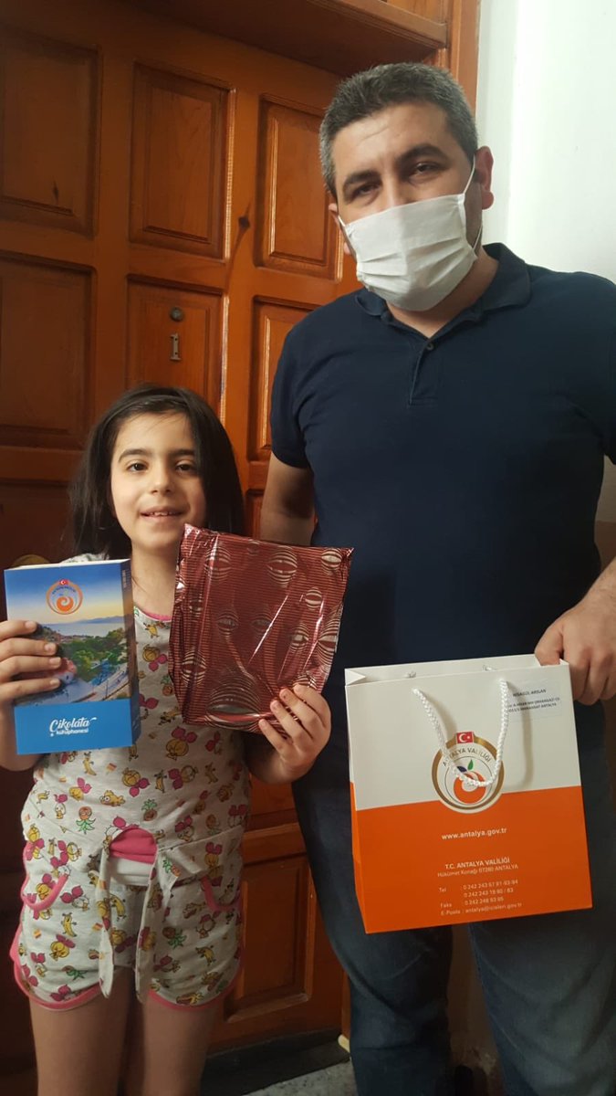 Valimiz Sayın <a href="/munirkaraloglu/">Münir Karaloğlu</a> ‘nun öğrencilerimize göndermiş olduğu hediyelerini, Sayın Valimizin selamıyla öğrencilerimize ulaştırmaya devam ediyoruz. <a href="/mustafa_yigit06/">Mustafa Yiğit</a> @YUKSELARSLAN07 <a href="/FTurkoz07/">Fatih Türköz 🇹🇷</a> <a href="/yusufusta72/">Yusuf Usta</a>