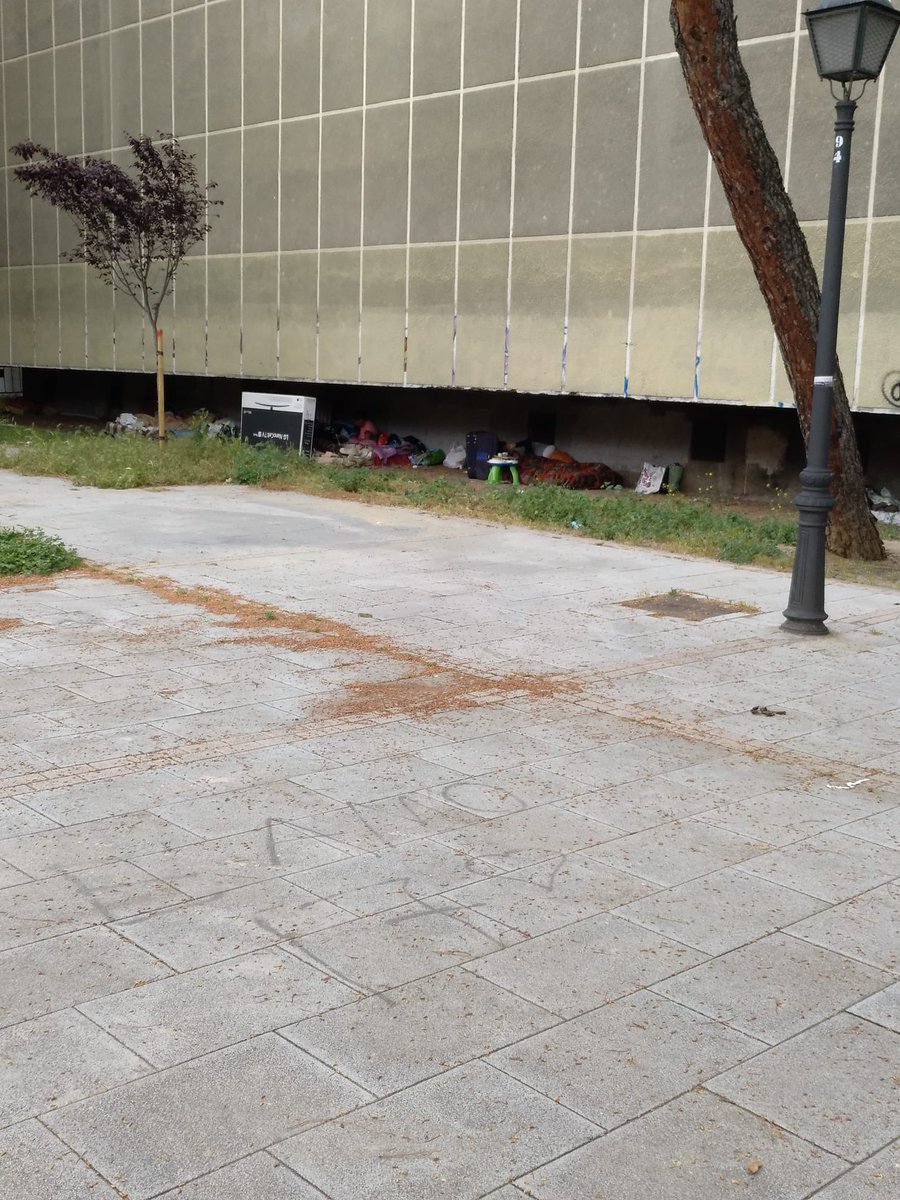 rjc_86's tweet photo. @anarosaq entre estas fotos que va a poder ver solo hay unas horas de diferencia, dedíquese a hacer otro tipo de periodismo el tiempo que le queda en la tele, que espero sea poco por el bien de todos https://t.co/CkFLAjb5XX