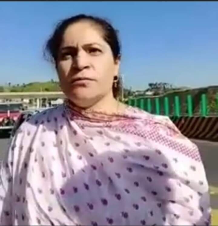 InamUlHaqkalami's tweet photo. کرنل کی ںیوی کیلے کوئی ایک جملہ؟⁦⁦🇵🇰⁩⁦🇵🇰⁩⁦🇵🇰⁩ https://t.co/7MesvyM3lF