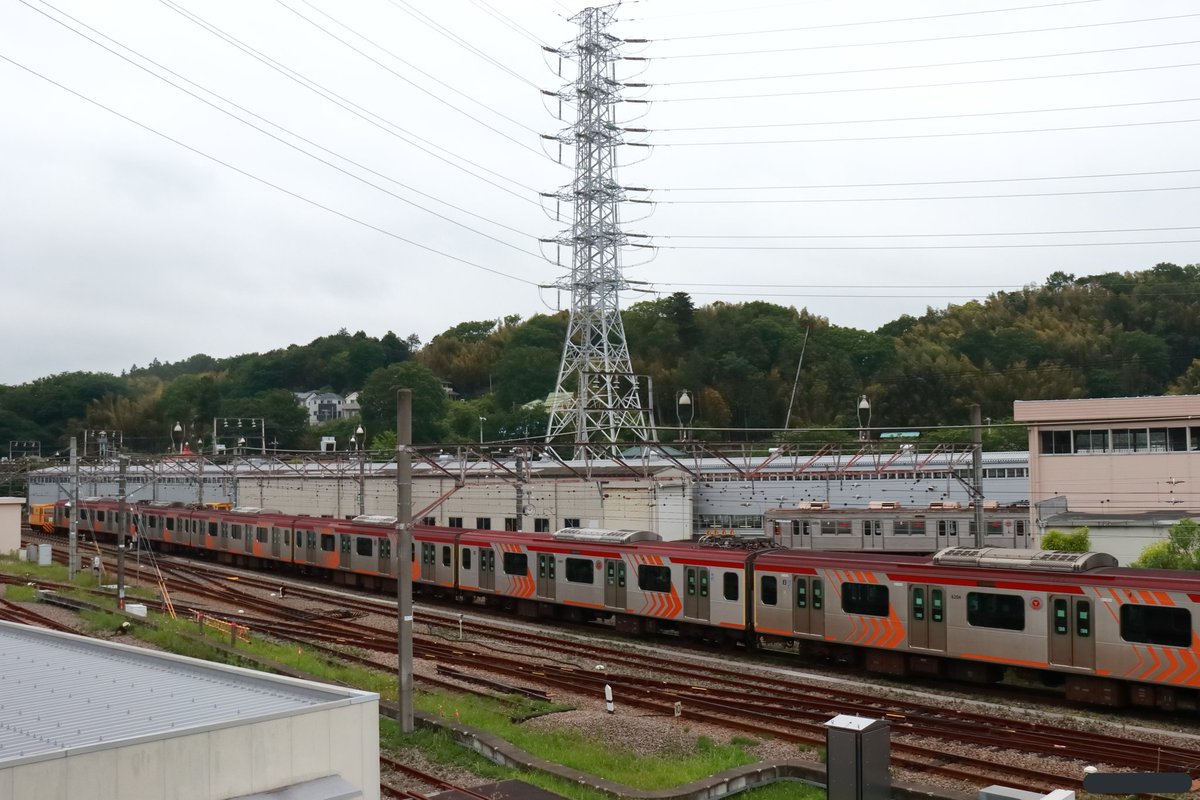 Tokuchan4698606's tweet photo. 【2020.5.21 東急6000系6104F 恩田入場へ】
6104Fが恩田へ入場しました。
(前回の入場日:2016年2月23日)
#東急6000系
#6104F https://t.co/fD0uFvaf5j