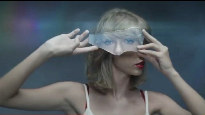 swiftsicarus's tweet photo. the beauty of taylor swift music videos, a thread:

Style MV https://t.co/SiU3wZ3pzy