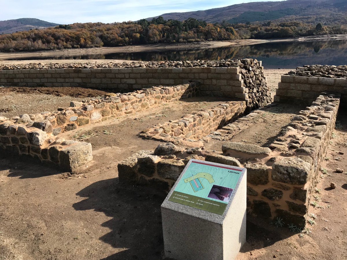 Aquis3D's tweet photo. Latrinas do forte #AquisQuerquennis (Porto Quintela #Bande #RBTGX #Ourense #Galicia) #letrinas #foricae #Romanfort @historiaGAL 
@RomArchable @HispaniaRomana @Roman_Britain https://t.co/KEnaoC6y06