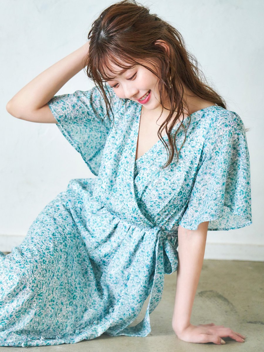 Mercuryduo 公式通販runwaychannel カシュクールで色っぽく ぼかしたようなタッチの小花柄を施した夏らしいマキシワンピ 小花カシュクールマキシワンピース 14 300円 税込 いますぐcheck T Co Zo2nqwdw59 Mercuryduo