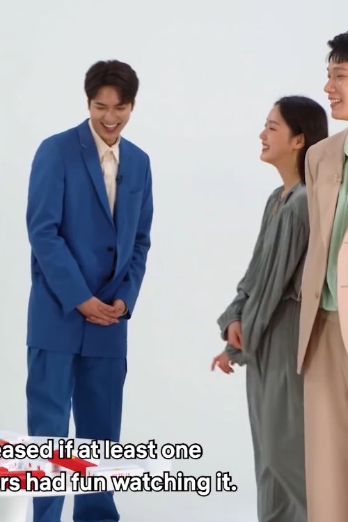 This was the time when the two of them are talking but they cut Lee Minho in the frame but after they zoomed out u can see them laughing together  #TheKingEternalMonarch  #LeeMinHo  #KimGoEun