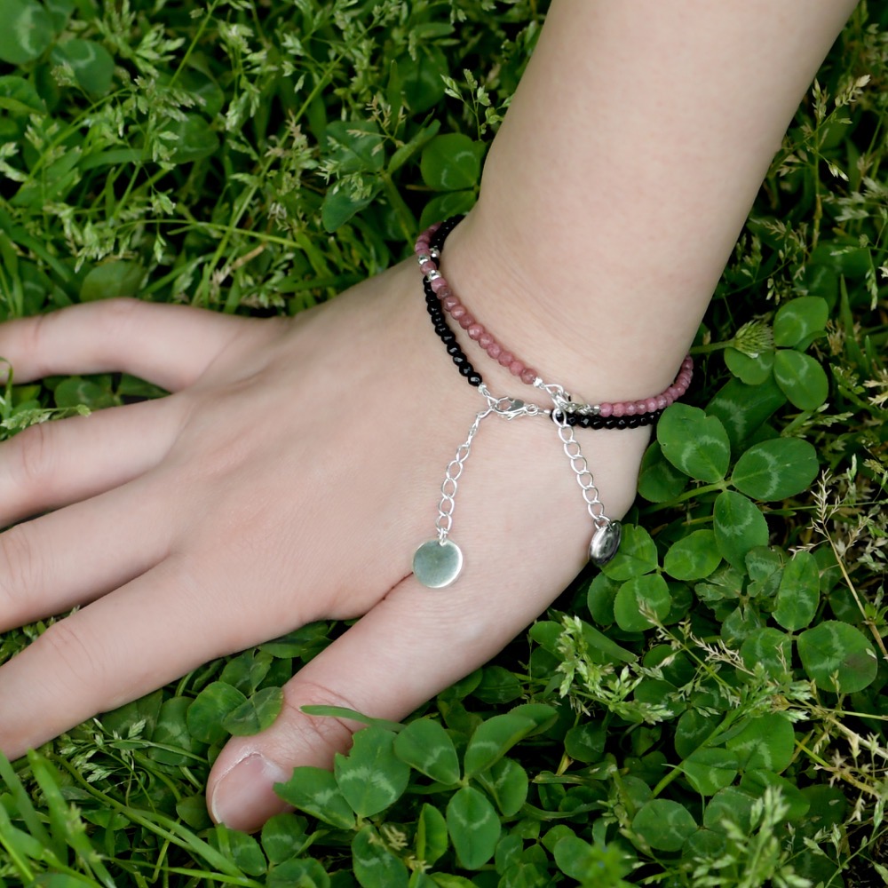 Luxe De Dress Co Official ロードナイト ピンク が1位変わらずですが ハウライト ホワイト と ターコイズ ブルー が同ポイント2位となりました 重ね付けのイメージも各色写真掲載していますので参考にしてみてください オニキス ロードナイトの