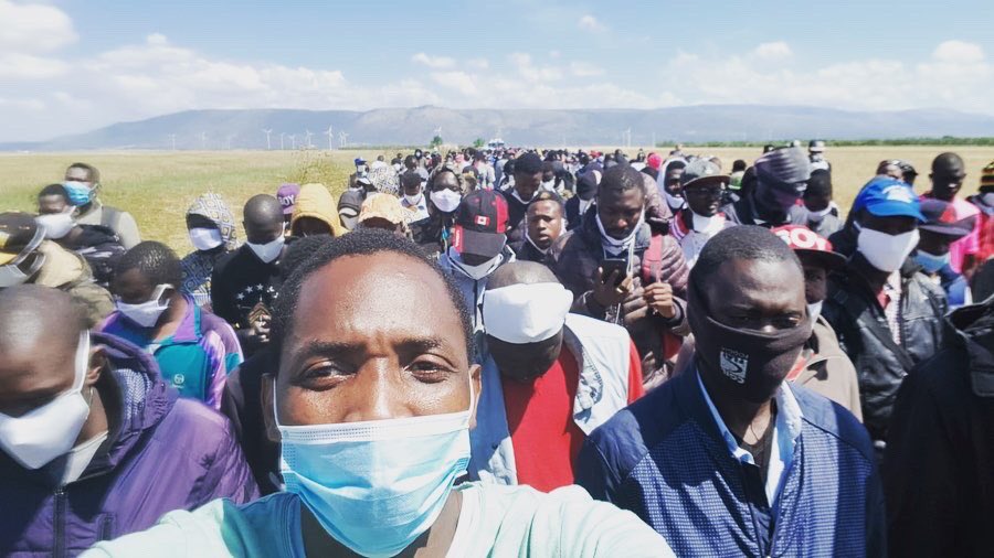 aboubakar_soum's tweet photo. Tutti i braccianti di Borgo Mezzanone, di Torretta Antonacci e del resto d’Italia, un fiume di esseri umani, uniti nella marcia della dignità. “Volevano braccia e sono arrivati uomini”. Se i Diritti sono per pochi diventano privilegi. #nonsonoinvisibile #fermiamoicarrelli https://t.co/zB9qnftpfx