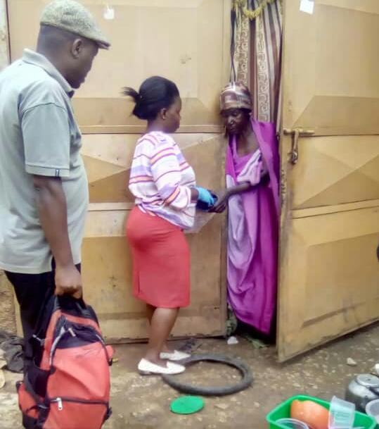 SETSRHRUg's tweet image. Namakula Harriet, a Community Influencer from Kawempe, has helped in reducing the load of provision of essential needs to children with disabilities by providing reusable sanitary pads, soap &amp;amp; sugar to families of children living with disabilities during #COVID19 #OrangeKnowledge