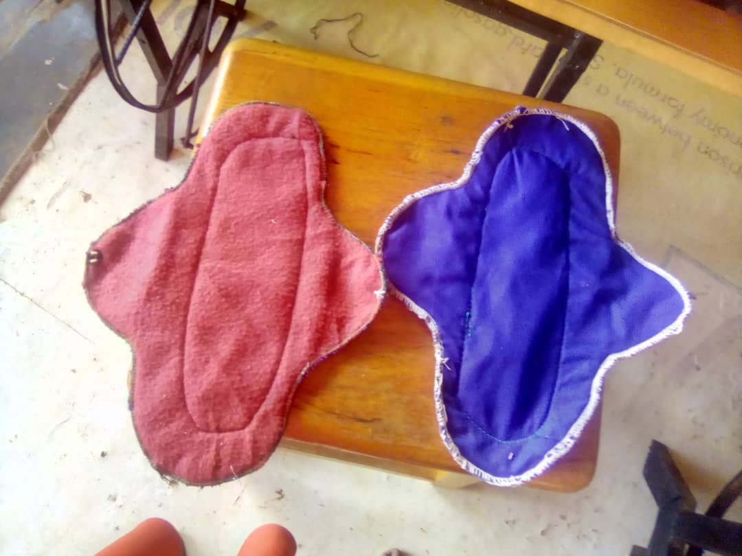 SETSRHRUg's tweet image. Namakula Harriet, a Community Influencer from Kawempe, has helped in reducing the load of provision of essential needs to children with disabilities by providing reusable sanitary pads, soap &amp;amp; sugar to families of children living with disabilities during #COVID19 #OrangeKnowledge