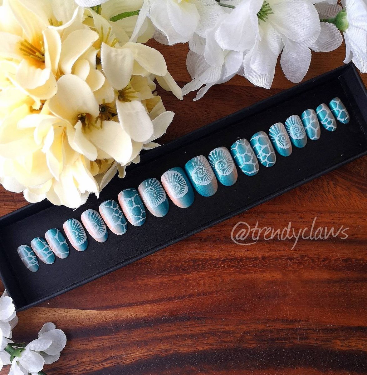 Excited to share the latest addition to my #etsyshop: Summer Beach Shells Ombre - Custom Press On Nail Set #etsy #summernails #beachnails #beachynails #etsy #etsyseller #etsystore etsy.me/2Zpxazm