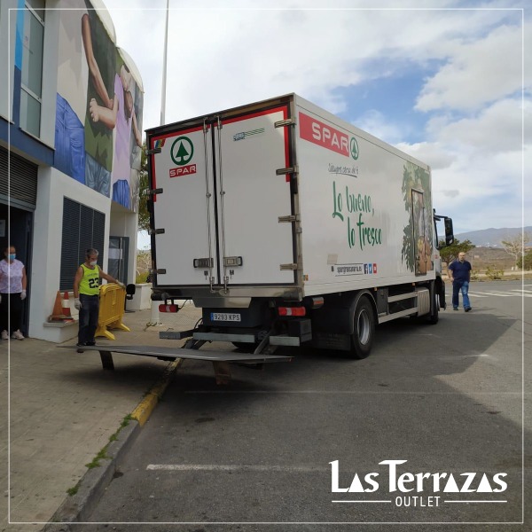 Colaborar junto a la Asociación Hogar para la Tercera Edad y Mayores Guillermo Casañas Gil es siempre un motivo de satisfacción para nosotros.
Con esta donación de alimentos cmantenemos nuestro compromiso social hacia las familias vulnerables.
Comprometidos con todos por todos.