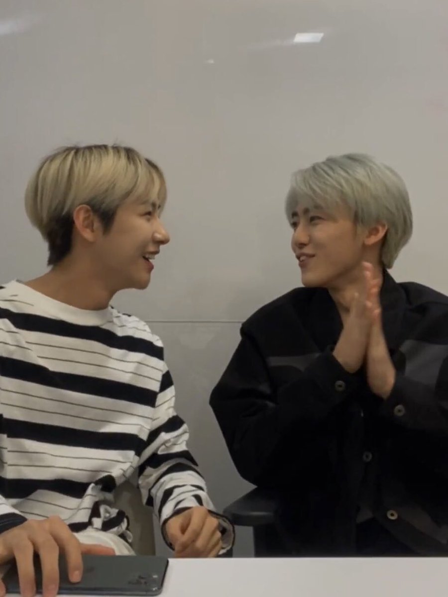renminactivity's tweet photo. this feels like a dream 😭 https://t.co/NxgS9UATYJ