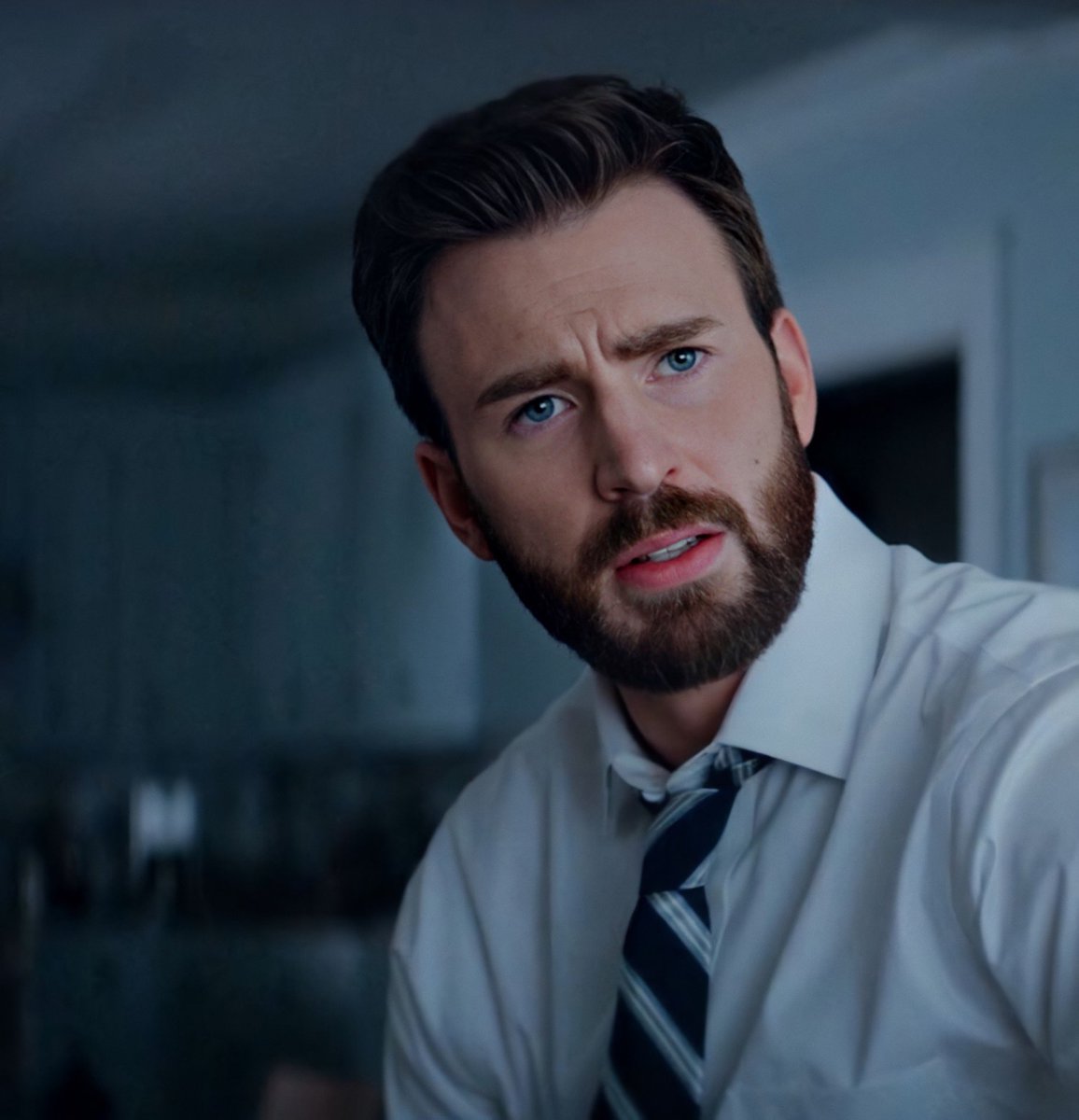 cevanslight's tweet photo. chris evans can do both.

a daddy                    a baby boy https://t.co/jjcWaXL0oI