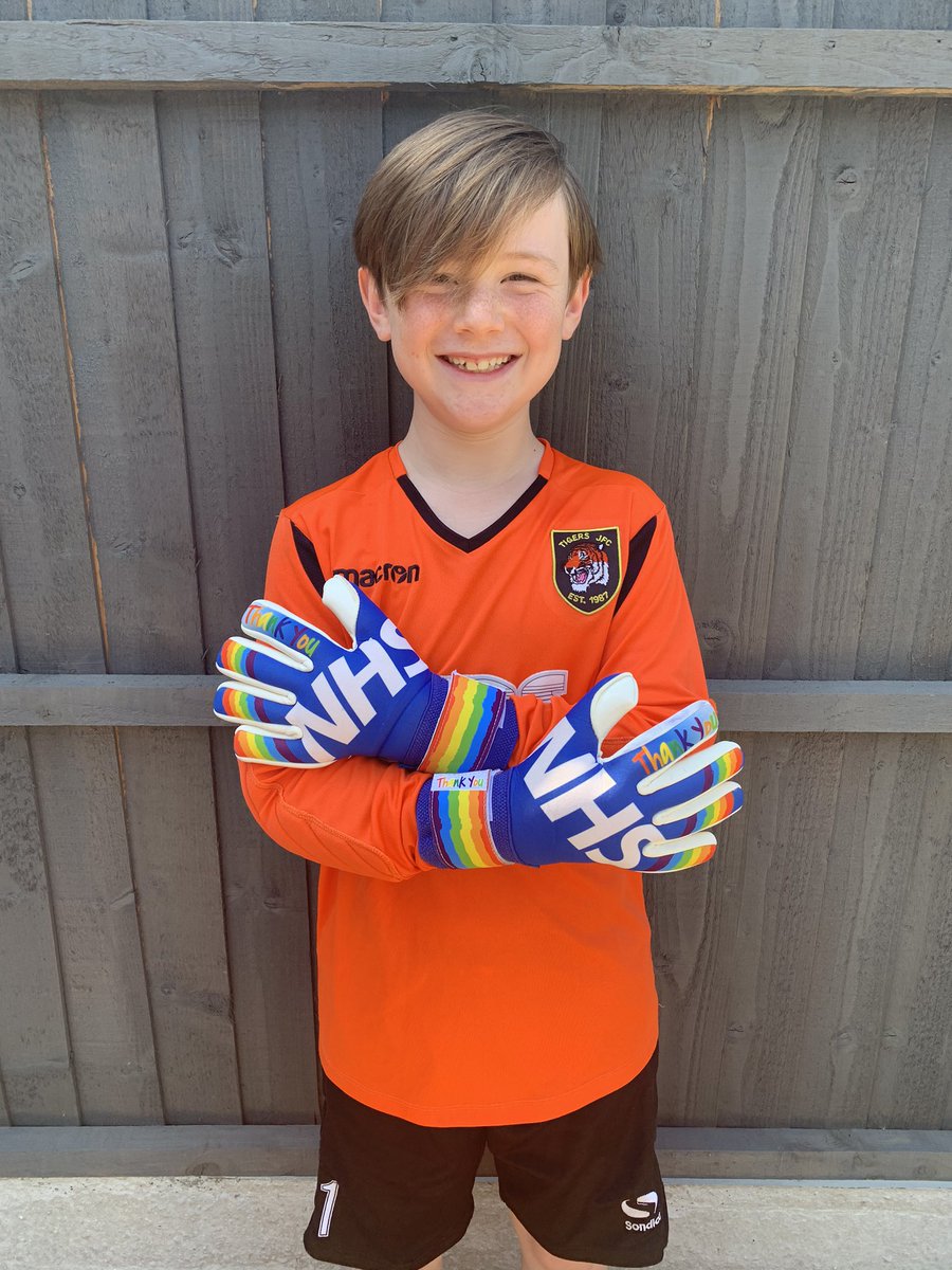 @TigersJFC @WakemanGeorge @Victorygloves @JWGoalkeeping73 @TigersJFC @Victorygloves @WakemanGeorge supporting #NHSheroes in his tigers jfc kit!! #coyt tigers under 10 black!!