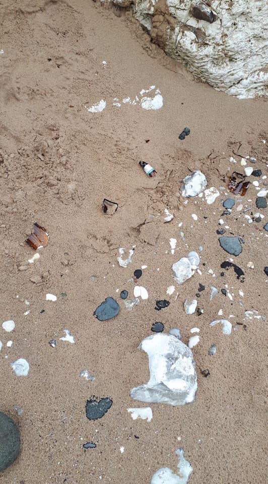 SaraONeillArt's tweet image. THIS is why some people should actually stay in lockdown until they learn some respect and manners. How the hell were these tramps dragged up? We do not deserve this world. We as a species are a complete virus 😭

The beautiful Whiterocks beach in #Portrush 

📸Dave Greehy
