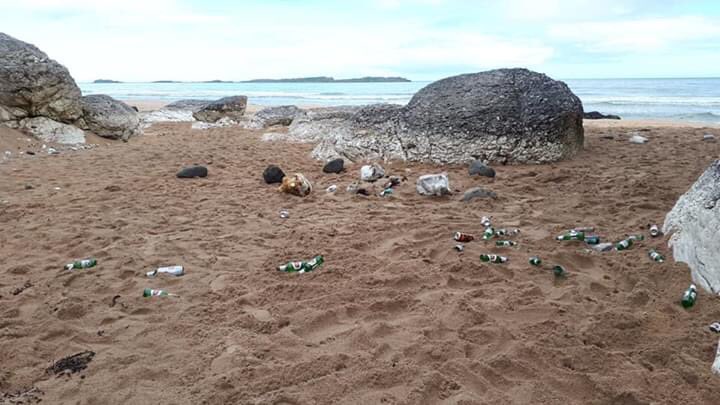 SaraONeillArt's tweet image. THIS is why some people should actually stay in lockdown until they learn some respect and manners. How the hell were these tramps dragged up? We do not deserve this world. We as a species are a complete virus 😭

The beautiful Whiterocks beach in #Portrush 

📸Dave Greehy