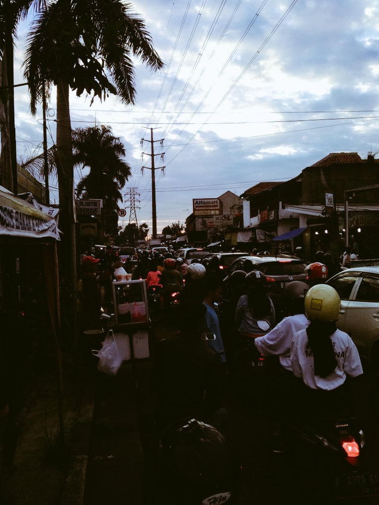 ombed1234's tweet photo. @PRFMnews jalan Indrayasa Cibaduyut macet PSBB https://t.co/f5d24mary1