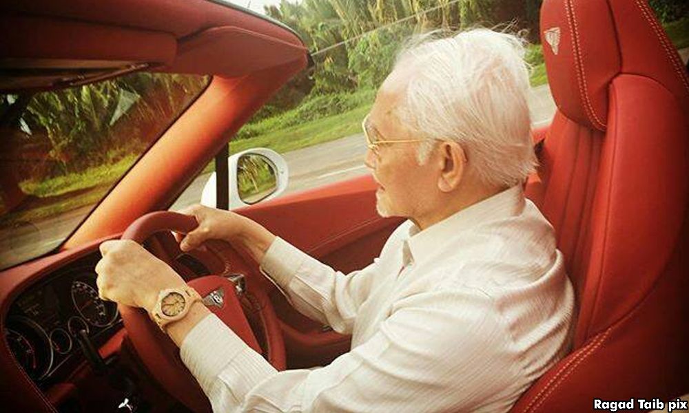 Pada ulang tahun Tun Taib ke 80, beliau dilaporkan telah mendapat hadiah sebuah kereta Bentley Continental GT V8 S convertible.Ulang tahun ke 84 ni Tun Taib dapat hadiah apa lah ya.